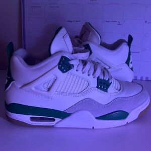 good as new, selling because i never wear! NO BOX